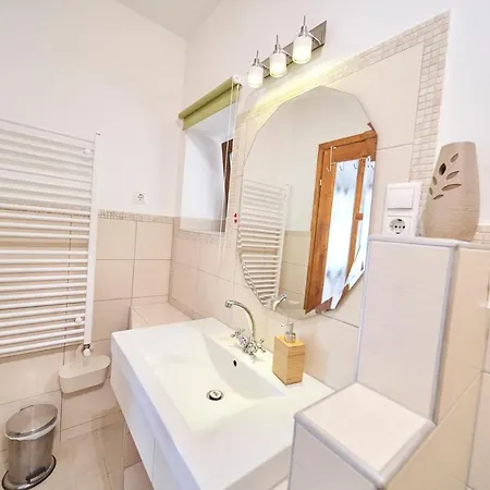 Holiday home Nadtetos Haz Sajat Kilatoval